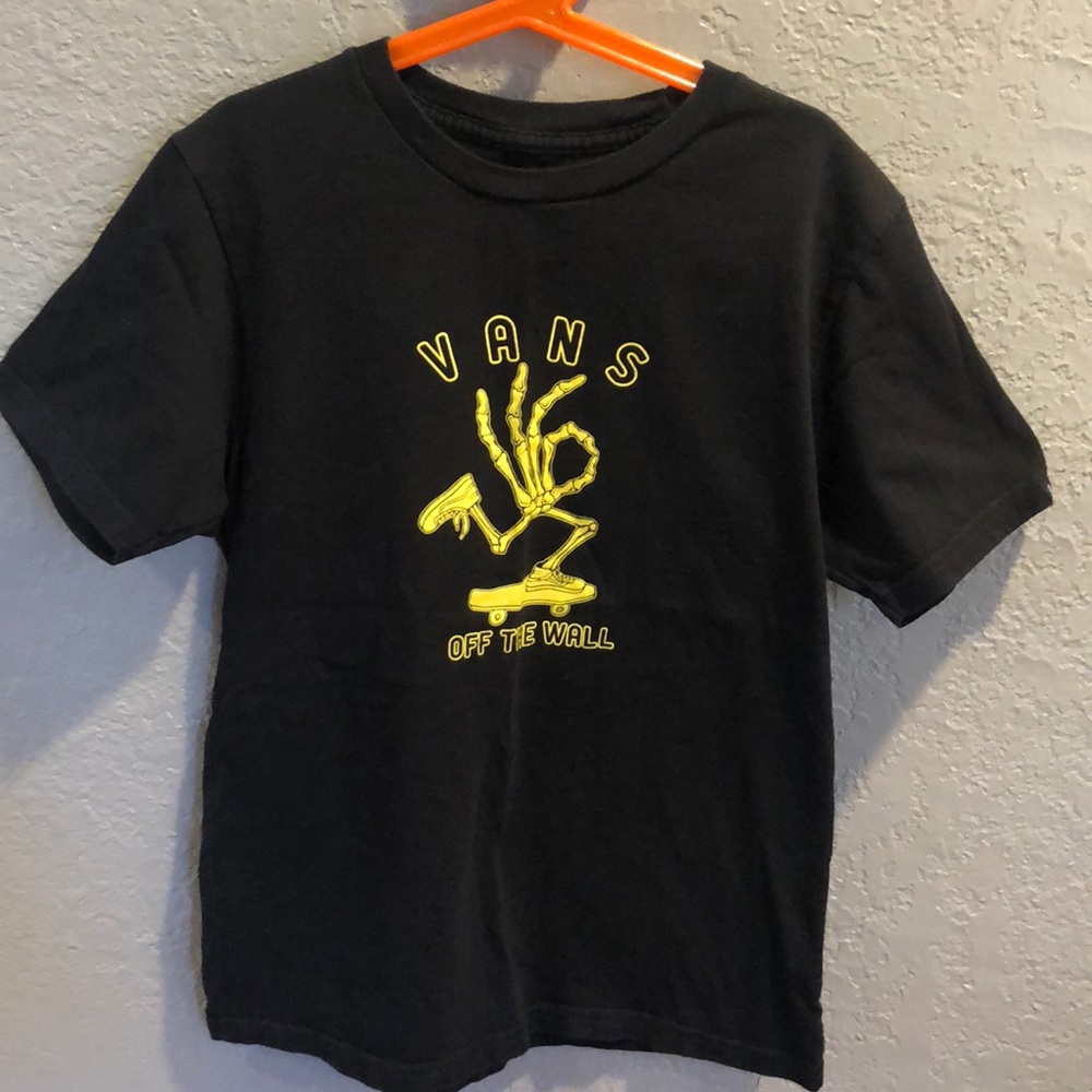 Boys Vans off the wall black skate shirt.